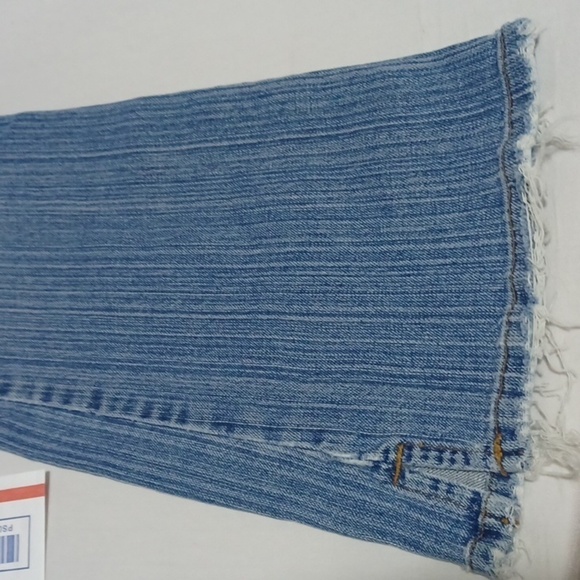 LUCKY BRAND JEANS SIZE 4/27 👖IN A BEAUTIFUL BLUE DEMIN FADED AND STRESSED - Picture 4 of 7